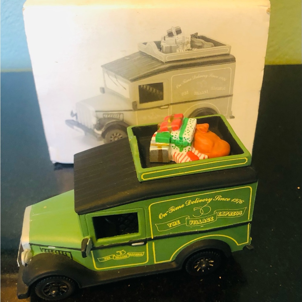 Department 56 Heritage Village Collection Village Express Van Hand-painted